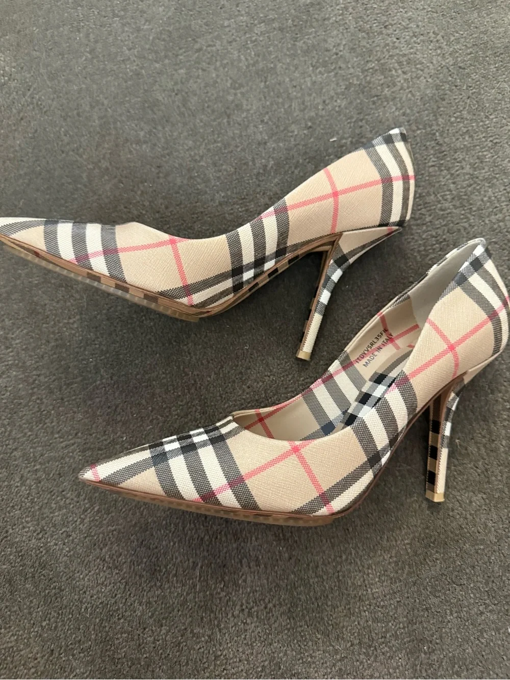 Burberry elegant pumps
